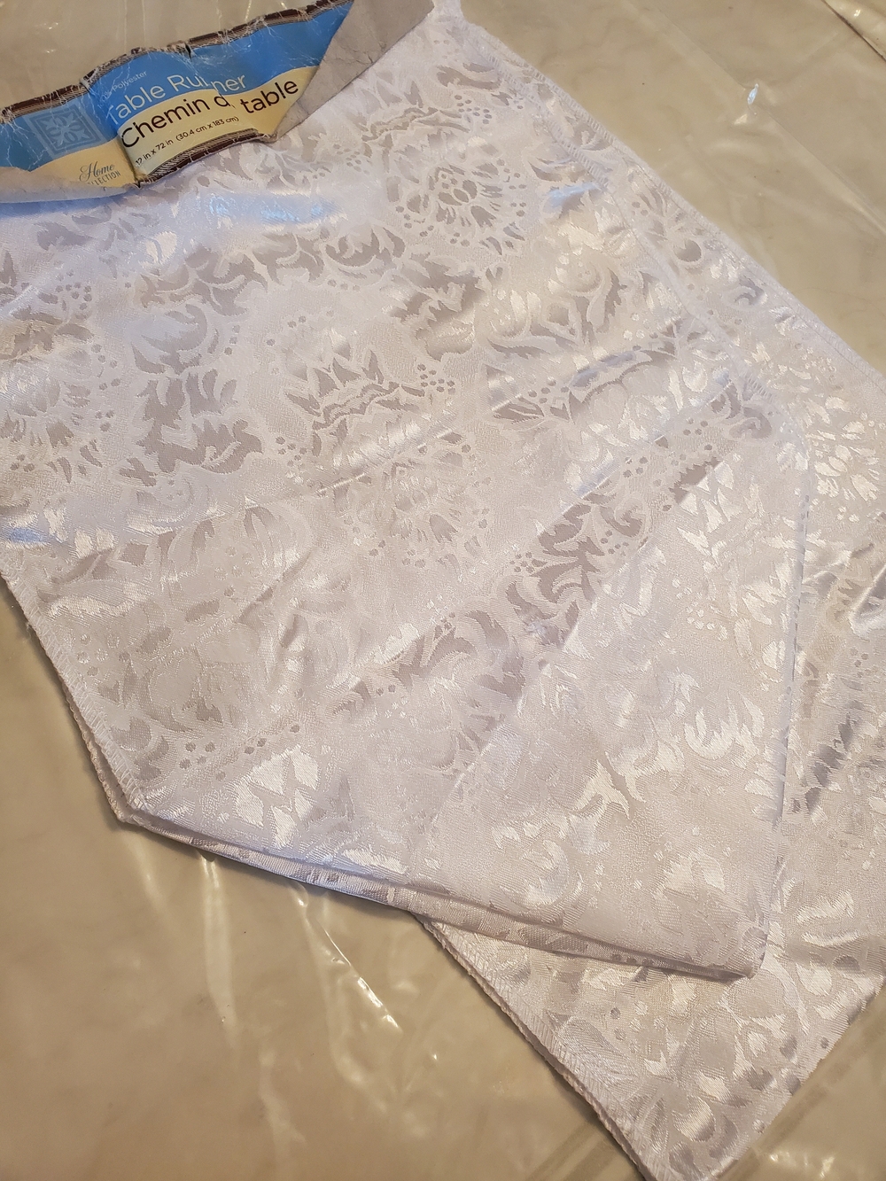 Home Collection White Jacquard Floral Table Runner